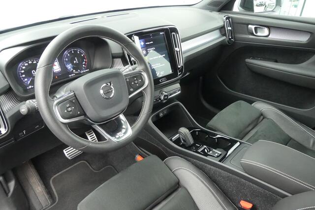 Volvo XC40 T4 190pk Geartronic R-Design | Trekhaak | Cruise Control adaptief | Stoelverwarming | Elektrisch achterklep | BLIS