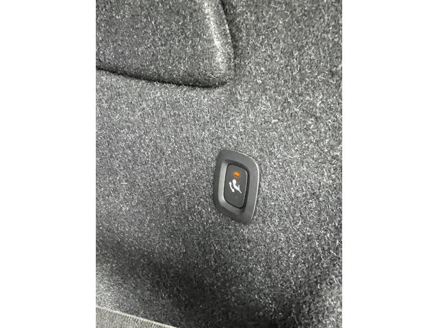 Volvo XC40 T4 190pk Geartronic R-Design | Trekhaak | Cruise Control adaptief | Stoelverwarming | Elektrisch achterklep | BLIS