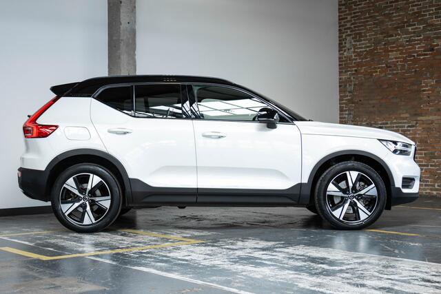 Volvo XC40 T5 Recharge R-Design | Panoramadak | Adaptive cruise control | Parkeersensoren voor + achter | Stoelverwarming | Parkeercamera | Wegklapbare trekhaak | Volvo on Call | Navigatie | Dealeronderhouden