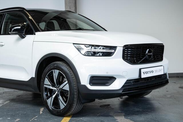 Volvo XC40 T5 Recharge R-Design | Panoramadak | Adaptive cruise control | Parkeersensoren voor + achter | Stoelverwarming | Parkeercamera | Wegklapbare trekhaak | Volvo on Call | Navigatie | Dealeronderhouden