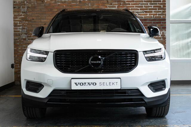 Volvo XC40 T5 Recharge R-Design | Panoramadak | Adaptive cruise control | Parkeersensoren voor + achter | Stoelverwarming | Parkeercamera | Wegklapbare trekhaak | Volvo on Call | Navigatie | Dealeronderhouden