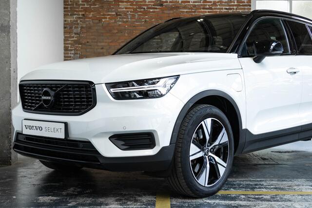 Volvo XC40 T5 Recharge R-Design | Panoramadak | Adaptive cruise control | Parkeersensoren voor + achter | Stoelverwarming | Parkeercamera | Wegklapbare trekhaak | Volvo on Call | Navigatie | Dealeronderhouden