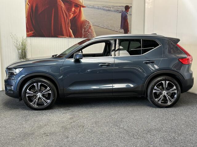 Volvo XC40 1.5 T4 RECHARGE INSCRIPTION FACELIFT ! ELEK. TREKHAAK NAVIGATIE CRUISE CONTROL CLIMATE CONTROL APPLE CARPLAY/ANDROID RIJSTROOKSENSOREN ACHTERUITRIJCAMERA ZEER MOOI !! 3010