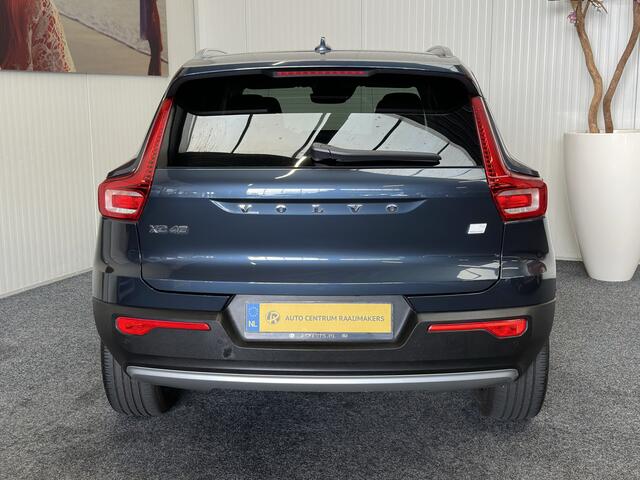 Volvo XC40 1.5 T4 RECHARGE INSCRIPTION FACELIFT ! ELEK. TREKHAAK NAVIGATIE CRUISE CONTROL CLIMATE CONTROL APPLE CARPLAY/ANDROID RIJSTROOKSENSOREN ACHTERUITRIJCAMERA ZEER MOOI !! 3010