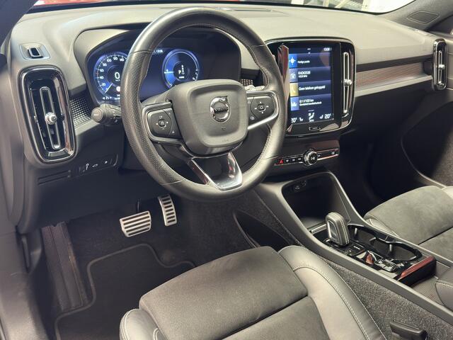 Volvo XC40 1.5 T4 RECHARGE R-DESIGN ELEK.TREKHAAK NAVIGATIE CRUISE CONTROL CLIMATE CONTROL APPLE CARPLAY/ANDROID RIJSTROOKSENSOREN DODEHOEKSENSOREN ACHTERUITRIJCAMERA ZEER MOOI !! 3010