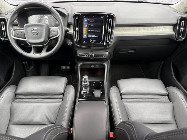 Volvo XC40 1.5 T3 Inscription | Trekhaak | DAB | Parkeersensoren V+A | Parkeercamera | 19"lm velgen | BLIS (dodehoekdetectie) | Stoelverwarming | Volvo on Call |