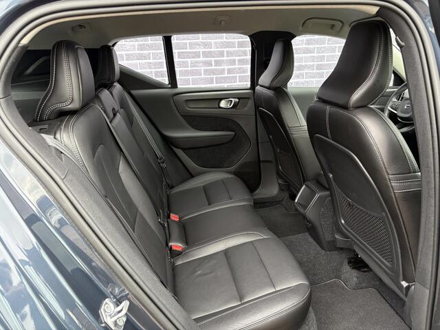 Volvo XC40 1.5 T3 Inscription | Trekhaak | DAB | Parkeersensoren V+A | Parkeercamera | 19"lm velgen | BLIS (dodehoekdetectie) | Stoelverwarming | Volvo on Call |