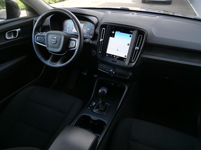 Volvo XC40 1.5 T2 130pk Momentum Core Apple Carplay / Winterpakket / Camera
