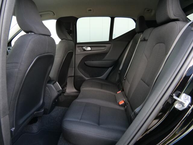 Volvo XC40 1.5 T2 130pk Momentum Core Apple Carplay / Winterpakket / Camera