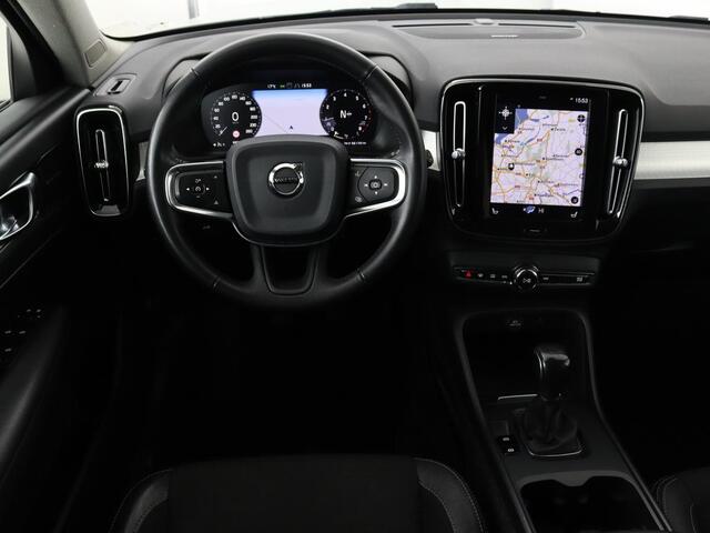 Volvo XC40 1.5 T3 Momentum | Stoelverwarming | Trekhaak | Carplay | Harman/Kardon | Camera | Navigatie | Half leder | Full LED