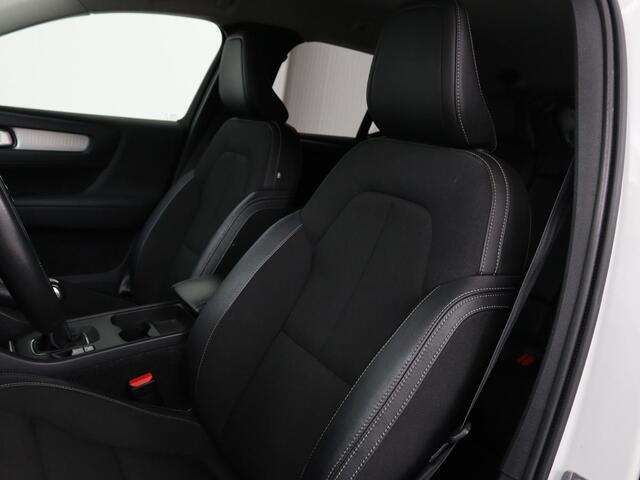 Volvo XC40 1.5 T3 Momentum | Stoelverwarming | Trekhaak | Carplay | Harman/Kardon | Camera | Navigatie | Half leder | Full LED