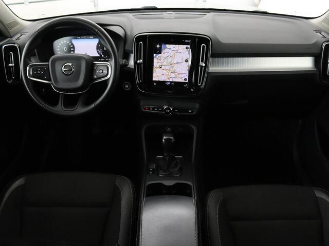 Volvo XC40 1.5 T3 Momentum | Stoelverwarming | Trekhaak | Carplay | Harman/Kardon | Camera | Navigatie | Half leder | Full LED