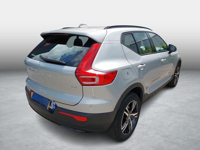 Volvo XC40 2.0 B3 Plus Dark | Stoel + Stuur verwarming | Memory | Keyless entry | Navigatie |