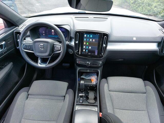 Volvo XC40 2.0 B3 Plus Dark | Stoel + Stuur verwarming | Memory | Keyless entry | Navigatie |