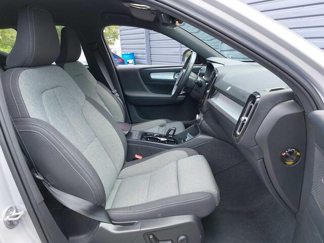 Volvo XC40 2.0 B3 Plus Dark | Stoel + Stuur verwarming | Memory | Keyless entry | Navigatie |