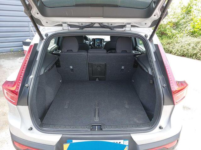 Volvo XC40 2.0 B3 Plus Dark | Stoel + Stuur verwarming | Memory | Keyless entry | Navigatie |
