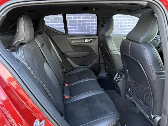 Volvo XC40 Recharge P8 AWD R-Design Adaptieve cruise control | Blis | Elektrisch/panorama dak | Harman&kardon audio | Stoel en stuur verwarming | 360gr Camera |