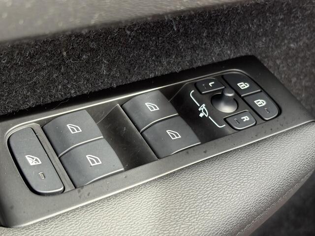 Volvo XC40 Recharge P8 AWD R-Design Adaptieve cruise control | Blis | Elektrisch/panorama dak | Harman&kardon audio | Stoel en stuur verwarming | 360gr Camera |
