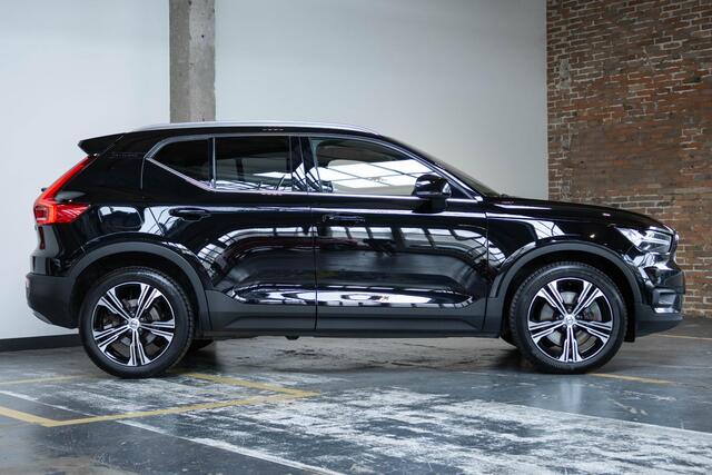 Volvo XC40 T4 Recharge Inscription | Blond Lederen bekleding | Dealer onderhouden | Harman Kardon premium audio | Wegklapbare trekhaak | Navigatie | Comfortstoelen | Stoelverwarming | BLIS |