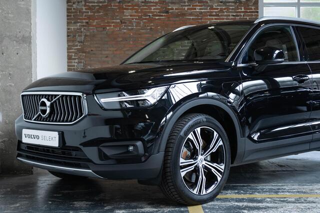 Volvo XC40 T4 Recharge Inscription | Blond Lederen bekleding | Dealer onderhouden | Harman Kardon premium audio | Wegklapbare trekhaak | Navigatie | Comfortstoelen | Stoelverwarming | BLIS |