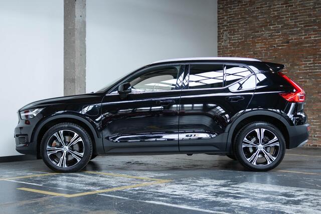 Volvo XC40 T4 Recharge Inscription | Blond Lederen bekleding | Dealer onderhouden | Harman Kardon premium audio | Wegklapbare trekhaak | Navigatie | Comfortstoelen | Stoelverwarming | BLIS |