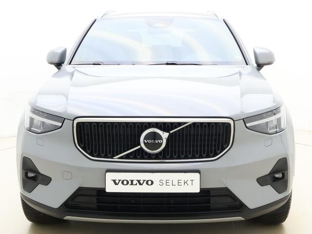 Volvo XC40 B4 211pk Core / Adapt. Cruise / BLIS / Mistlampen / El. Trekhaak / Stoel + Stuurw. Verwarming / 18'' + All Season Banden / Keyless / El. Achterklep / PDC + Camera /