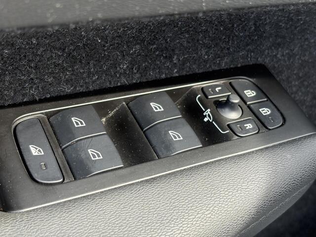 Volvo XC40 1.5 T2 Momentum Core | Camera | Navigatie | LED koplampen | Parkeersensoren V+A | Carplay | On Call |