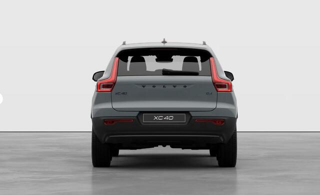 Volvo XC40 2.0 B4 Plus Black Edition | Lounge Pack | Panoramadak | Nubuck Interieur | 360 Camera | Verwarmbare Vorruit |