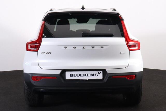 Volvo XC40 T4 Recharge R-Design - Panorama/schuifdak - IntelliSafe Assist - Harman/Kardon audio- Parkeercamera achter - Verwarmde voorstoelen & stuur - Parkeersensoren voor & achter - Draadloze tel. lader - Extra getint glas - 19' LMV