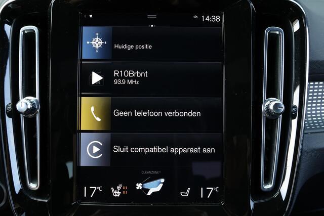 Volvo XC40 T4 Recharge R-Design - Panorama/schuifdak - IntelliSafe Assist - Harman/Kardon audio- Parkeercamera achter - Verwarmde voorstoelen & stuur - Parkeersensoren voor & achter - Draadloze tel. lader - Extra getint glas - 19' LMV