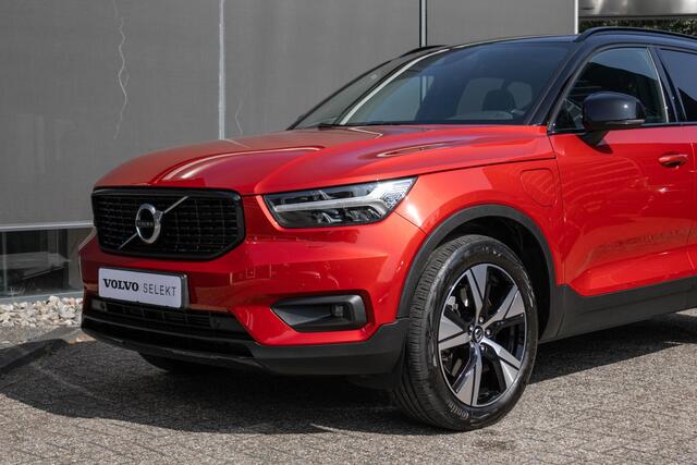 Volvo XC40 T4 Recharge R-Design | Elektrisch panoramisch schuif-/kanteldak | Stoel- en stuurverwarming | Keyless entry | Parkeercamera | Navigatie | Apple Carplay |
