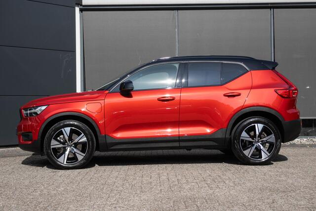 Volvo XC40 T4 Recharge R-Design | Elektrisch panoramisch schuif-/kanteldak | Stoel- en stuurverwarming | Keyless entry | Parkeercamera | Navigatie | Apple Carplay |