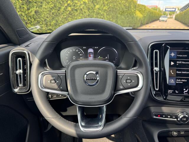 Volvo XC40 T5 Plug-in hybrid Ultimate Dark | Trekhaak | Pilot Assist | All-Season | H&K Audio | Camera
