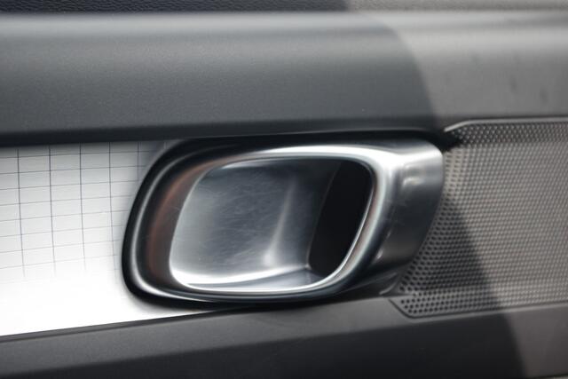 Volvo XC40 1.5 T5 Recharge 263 PK Business Pro PHEV, 360 Camera, LED, 18" LM