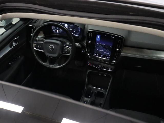 Volvo XC40 1.5 T5 Twin Engine Momentum Pro [SCHUIFKANTELDAK, APPLE CARPLAY, ANDROID, HALF LEDER, STOELVERWARMING V+A, PDC ACHTER, CRUISE, NIEUWSTAAT]