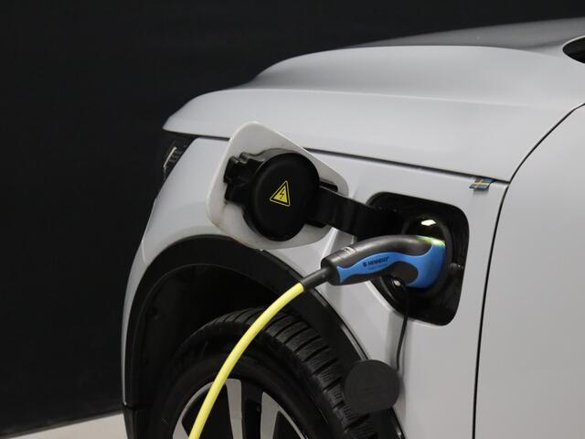 Volvo XC40 1.5 T5 Twin Engine Momentum Pro [SCHUIFKANTELDAK, APPLE CARPLAY, ANDROID, HALF LEDER, STOELVERWARMING V+A, PDC ACHTER, CRUISE, NIEUWSTAAT]