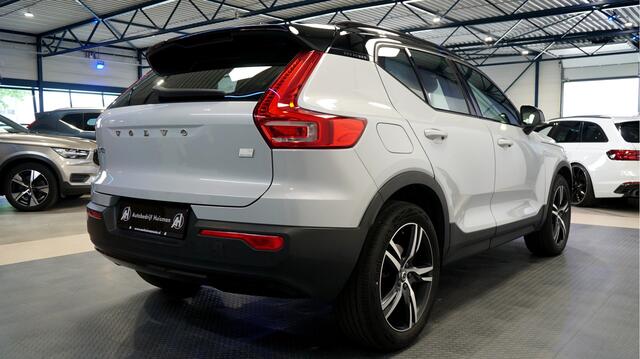 Volvo XC40 1.5 T4 Recharge 155kW/211pk DCT7 R-Design ADAPT.CRUISE + PILOT ASSIST + SPORTSTOELEN + LEER/ALCANTARA + CAMERA + STOEL-&STUURVERWARMING + BI-TONE + KEYLESS ENTRY&GO + PARKSENSOREN V&A + LED HIGH BEAM + 19" LM-VELGEN!!