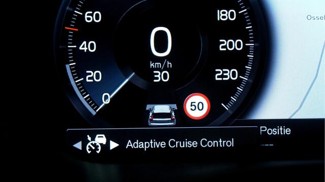 Volvo XC40 1.5 T4 Recharge 155kW/211pk DCT7 R-Design ADAPT.CRUISE + PILOT ASSIST + SPORTSTOELEN + LEER/ALCANTARA + CAMERA + STOEL-&STUURVERWARMING + BI-TONE + KEYLESS ENTRY&GO + PARKSENSOREN V&A + LED HIGH BEAM + 19" LM-VELGEN!!