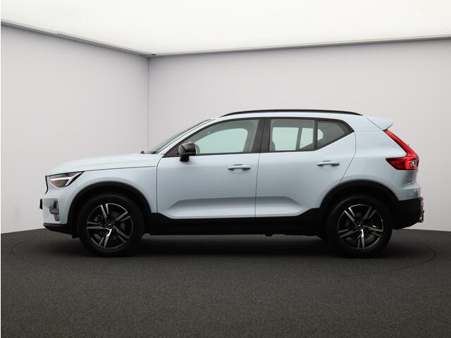 Volvo XC40 2.0 B4 Plus Dark / Trekhaak / Elektrische Stoelen / Stoel + Stuurverwarming / Harman Kardon / Keyless / BLIS / All-Season Banden /