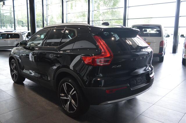 Volvo XC40 2.0 B3 Core navi keyless camera led pdc 19 inch 164 pk !!