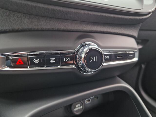 Volvo XC40 2.0 B3 Essential | Apple Carplay / Android Auto | Climate | PDC | DAB | Licht- en Regensensor | LED |