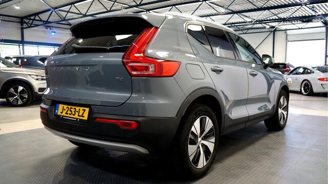 Volvo XC40 2.0 T4 140kW/190pk Aut8 Intro Pro CLIMA + HARMAN/KARDON + STANDKACHEL + DRIVE MODES + HALFLEER + STOELVERWARMING V&A + BLIS + LANE ASSIST + STUURVERWARMING + CRUISE + EL.TREKHAAK + CAMERA + PARKSENSOREN V&A + 18" LM-VELGEN!!
