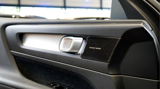 Volvo XC40 2.0 T4 140kW/190pk Aut8 Intro Pro CLIMA + HARMAN/KARDON + STANDKACHEL + DRIVE MODES + HALFLEER + STOELVERWARMING V&A + BLIS + LANE ASSIST + STUURVERWARMING + CRUISE + EL.TREKHAAK + CAMERA + PARKSENSOREN V&A + 18" LM-VELGEN!!
