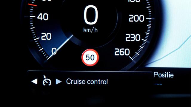Volvo XC40 2.0 T4 140kW/190pk Aut8 Intro Pro CLIMA + HARMAN/KARDON + STANDKACHEL + DRIVE MODES + HALFLEER + STOELVERWARMING V&A + BLIS + LANE ASSIST + STUURVERWARMING + CRUISE + EL.TREKHAAK + CAMERA + PARKSENSOREN V&A + 18" LM-VELGEN!!
