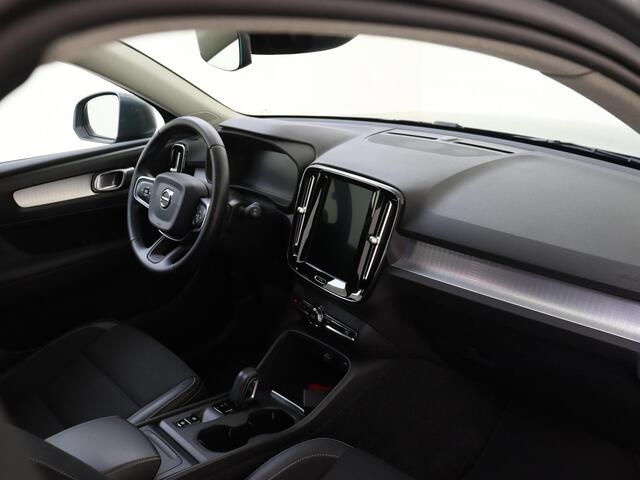 Volvo XC40 2.0 T4 Momentum 191PK | Navigatie | Climate Control | Cruise Control | Parkeersensoren | Licht & Regen Sensor | Keyless | 360 Camera |