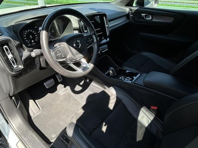 Volvo XC40 1.5 T2 R-Design Automaat, Zwart dak, spiegels en grille, Extra getinte ramen vanaf de B-stijl, Parkeercamera, Park assist voor- en achter
