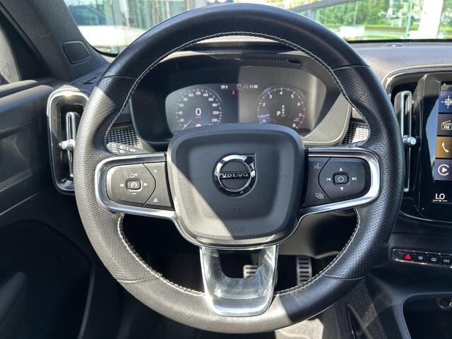 Volvo XC40 1.5 T2 R-Design Automaat, Zwart dak, spiegels en grille, Extra getinte ramen vanaf de B-stijl, Parkeercamera, Park assist voor- en achter