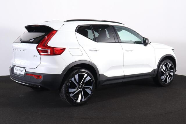 Volvo XC40 B3 Plus Dark - Panorama/schuifdak - IntelliSafe Assist & Surround - 360º Camera - Verwarmde voorstoelen & stuur - Parkeersensoren voor & achter - Elektr. bedienb. voorstoelen met geheugen links - Draadloze tel. lader - 20' LMV