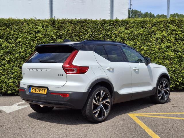 Volvo XC40 B5 AWD R-Design Panoramadak | Trekhaak | H&K Audio | 360 Camera |
