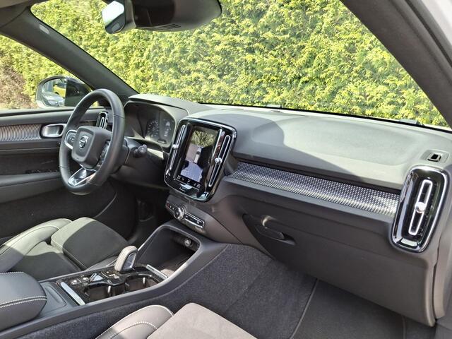 Volvo XC40 B5 AWD R-Design Panoramadak | Trekhaak | H&K Audio | 360 Camera |